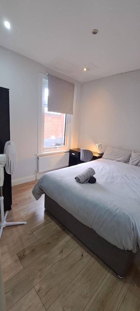Comfy Fenia Stay Room Type - Classic Double Room