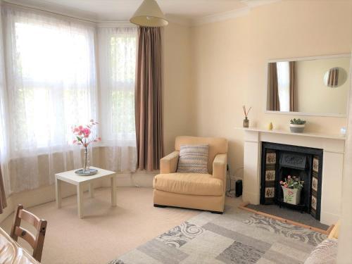 Spacious West London 2 Bedroom Apartment - Tap to explore photos