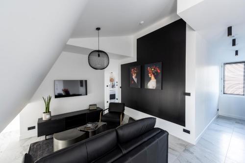 O'Lord, 4 Etoiles, Residence de Luxe Champs-Elysees - Tap to explore photos