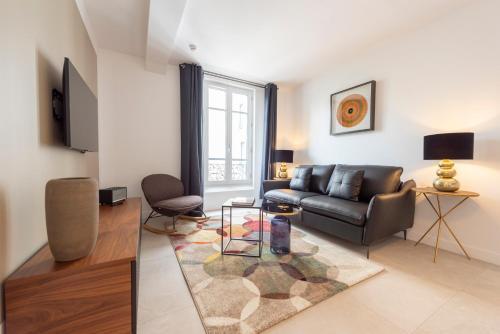 O'Lord, 4 Etoiles, Residence de Luxe Champs-Elysees Room Type - Two-Bedroom Apartment Thomas Moore