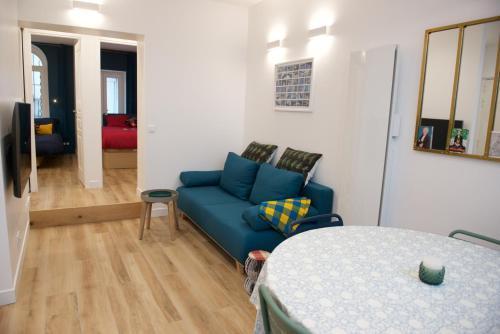 CHARMING Parisian Apartment WITH AIR CONDITIONING - CLIMATISATION & 2 BEDROOMS - Batignolles PARIS - Tap to explore photos