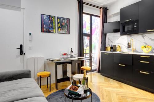214 Suite Vuitton - Superb Apartment in Paris - Tap to explore photos