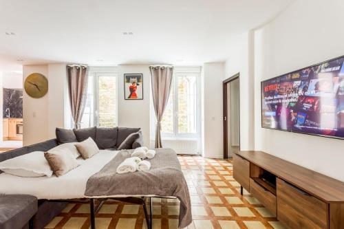 180 Suite Eden, Luxury APT at Sacré Coeur