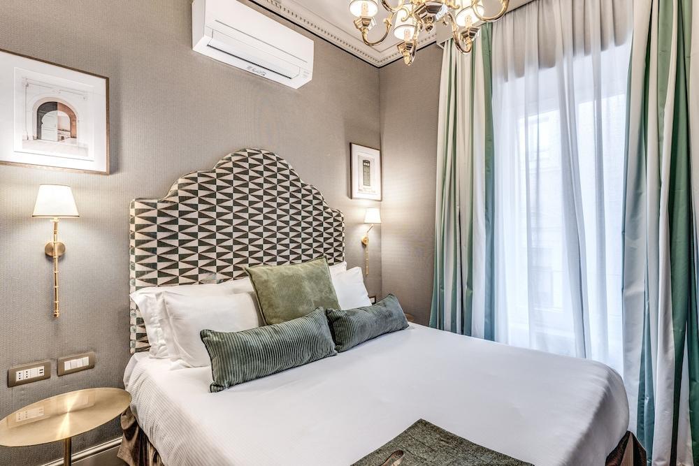 Antica Residenza del Corso Room Type - Deluxe Double Room