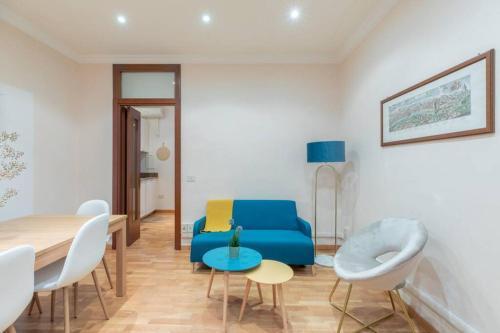 iFlat Spanish Steps Blue Apartment - Tap to explore photos
