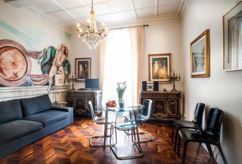 Santa Cecilia Apartment in Via del Corso - Tap to explore photos