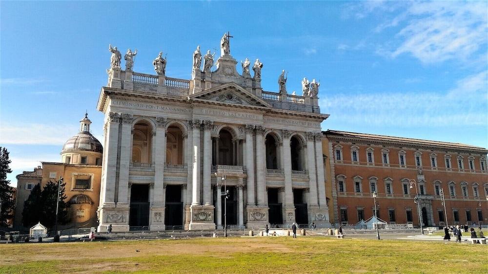 Rome Lux House guest rooms - Tap to explore photos