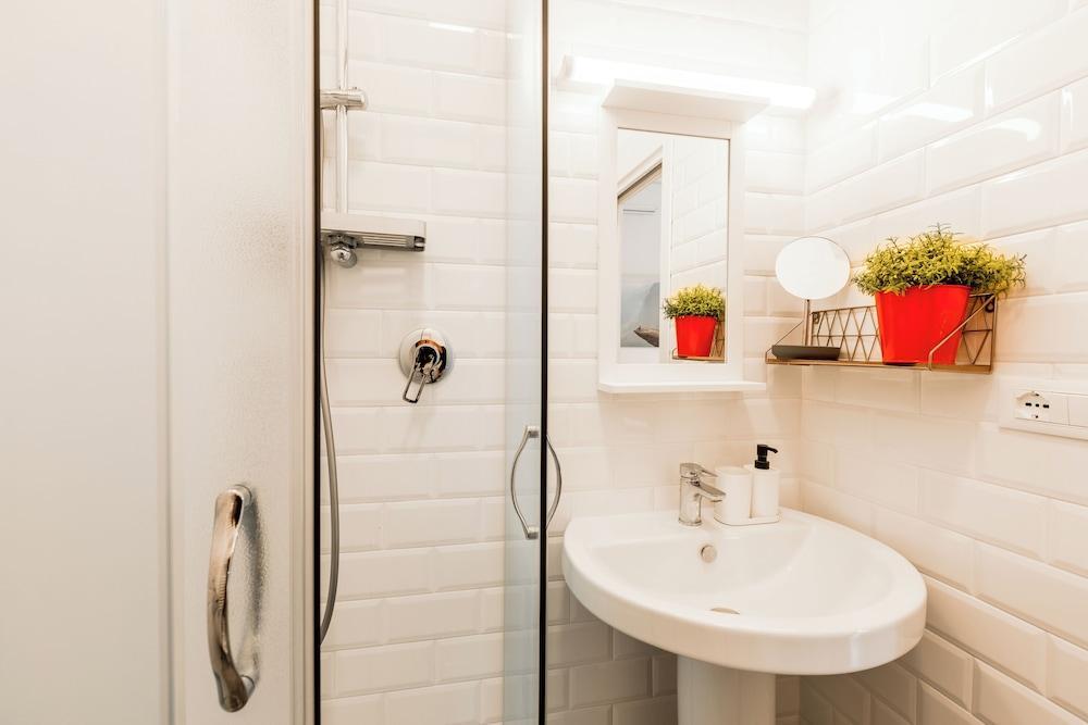 Rome Lux House guest rooms - Tap to explore photos