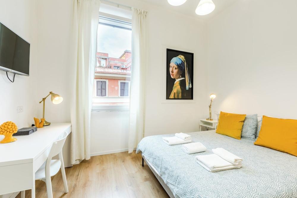Rome Lux House guest rooms - Tap to explore photos