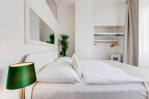 Wenceslas Square Royal Two Bedroom Apartment - Tap to explore photos