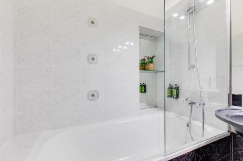 Wenceslas Square Royal Two Bedroom Apartment - Tap to explore photos