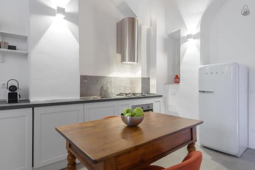FAMM Apartments - Charming open space in Trastevere - Tap to explore photos