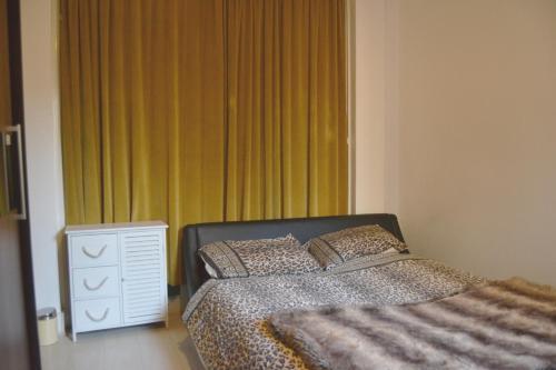 Entire flat - Superb Double Bedroom - Tap to explore photos