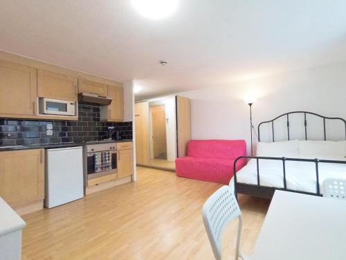 Luna 218 flat 3 at Marble Arch - Tap to explore photos