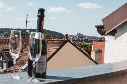 POINT flat, beautiful view from terrace to Prague Castle - Tap to explore photos