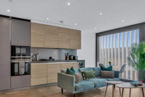 MySquare Premium One Bedroom Apartment City Road Basin - Tap to explore photos