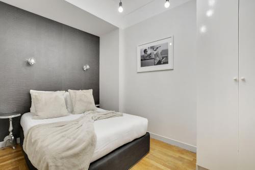 Marais Lovely Room Type - One-Bedroom Apartment BEAUBOURG Marais Lovely Room Type - One-Bedroom Apartment BEAUBOURG