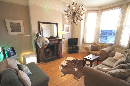 SW4 Apartment Clapham Common - Tap to explore photos