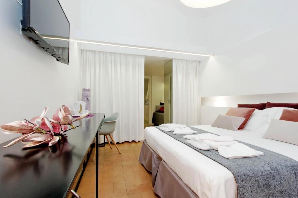B&G Navona Apartment - Tap to explore photos