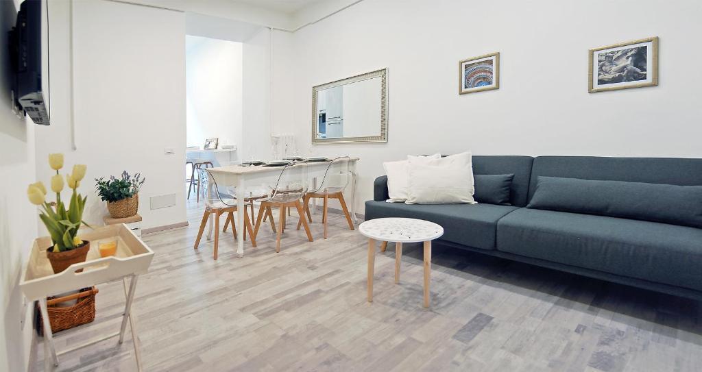 Pompeo Magno White Luxury Apartment - Tap to explore photos