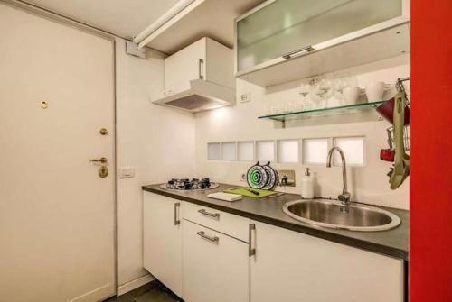 Foscolo 10 Stylish Apartment - Tap to explore photos