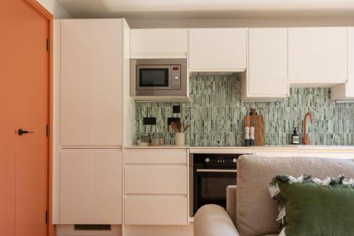 MySquare Two Bedroom Apartments in Limehouse - Tap to explore photos