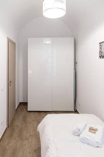 Sannio Apartment - near Metro San Giovanni by RHR - Tap to explore photos