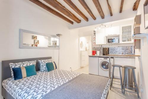Ternes Cozy Studio - Tap to explore photos