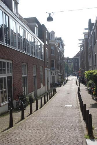 hip & stylish apartment in center, near trainstation, 15 min walk - Tap to explore photos
