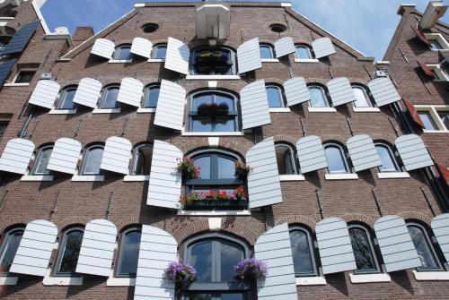 hip & stylish apartment in center, near trainstation, 15 min walk