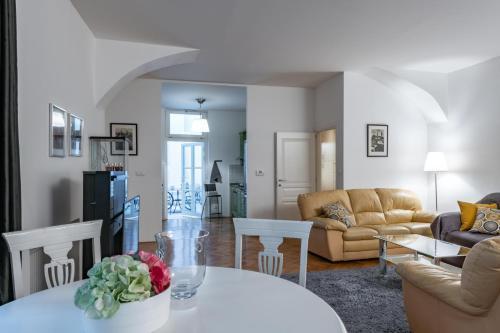 Apartman Carolinum - Tap to explore photos