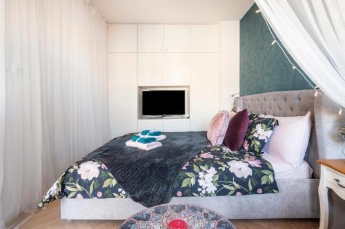 Romantic designer apartment Prague - Tap to explore photos
