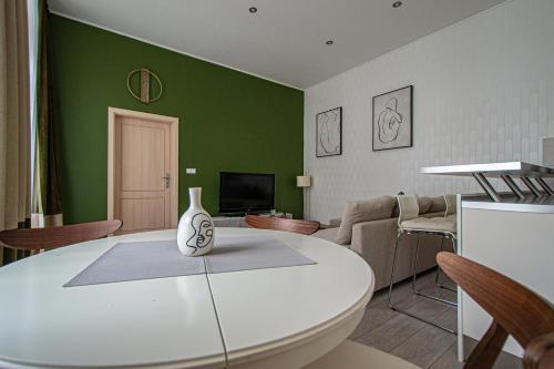 Ruterra Apartment Charles Bridge - Tap to explore photos