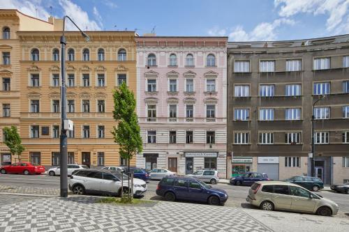 Prague Days - Open-plan Duplex with Corner Bath and Smart TV in Vinohrady