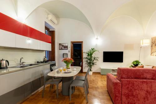 ROMAC Coronari with gym, sauna and garden - Tap to explore photos