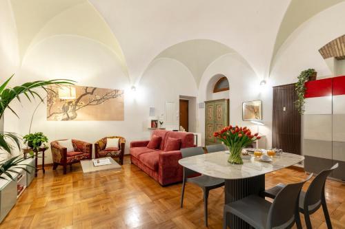 ROMAC Coronari with gym, sauna and garden - Tap to explore photos