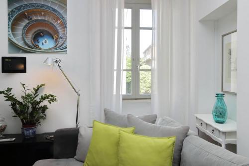 LUXURY APARTMENT VATICANO-S'PETER BASILICA - NETFLIX Wifi - AirCond - Tap to explore photos