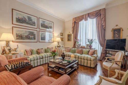 Colonna Traiana - The View Boutique Luxury Home in the center of ancient Rome - Tap to explore photos