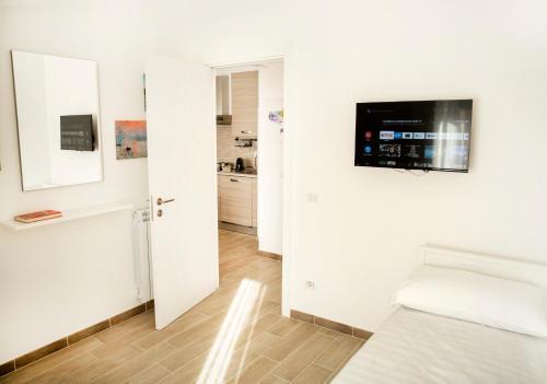 JN holiday home - Tap to explore photos