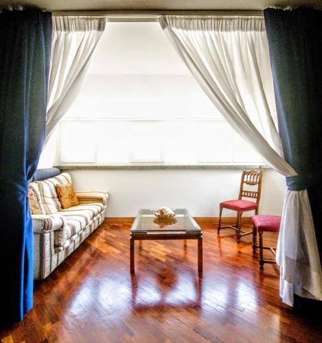 Frattina Family Romantic Superior Suite - Tap to explore photos