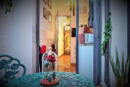 Passione Romana Apartment - Tap to explore photos