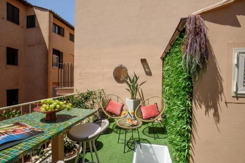 Rooftop Boho Loft Spanish Steps Room Type - One-Bedroom Apartment Rooftop Boho Loft Spanish Steps Room Type - One-Bedroom Apartment
