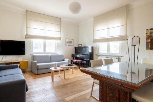 Top Floor Apt with Rooftop Terrace near St. Peter - Tap to explore photos