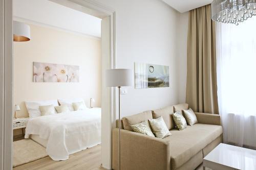 Luxury Center Apt. Charles bridge walking distance - Tap to explore photos