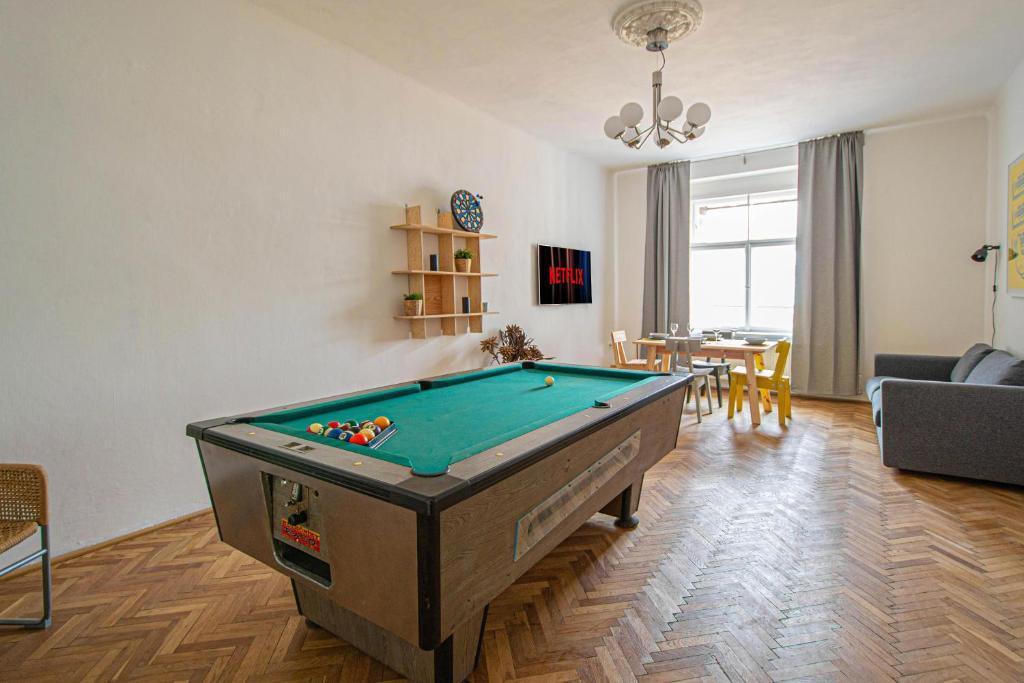 Super Central Billiard and Darts Big Apartment - Tap to explore photos
