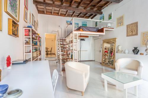 Daplace - Giulia Apartment - Tap to explore photos