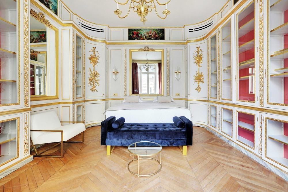 Exceptional Property - 4br/12p - Parc Monceau - Tap to explore photos