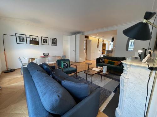 RESIDENCES HARCOURT - Ile Saint Louis - PARIS - Tap to explore photos