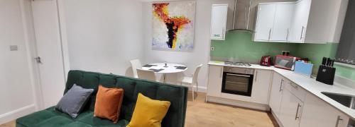 Garland Stylish Apartment 1 in Greater London - Tap to explore photos