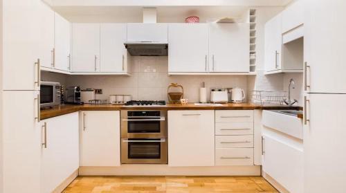Notting Hill Luxury Duplex - Tap to explore photos